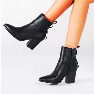 New Black leather boots size 8